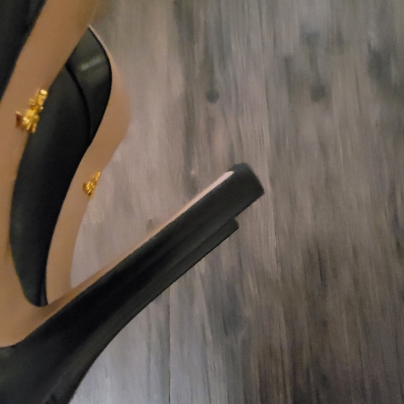 Prada - Picture 15 of 16